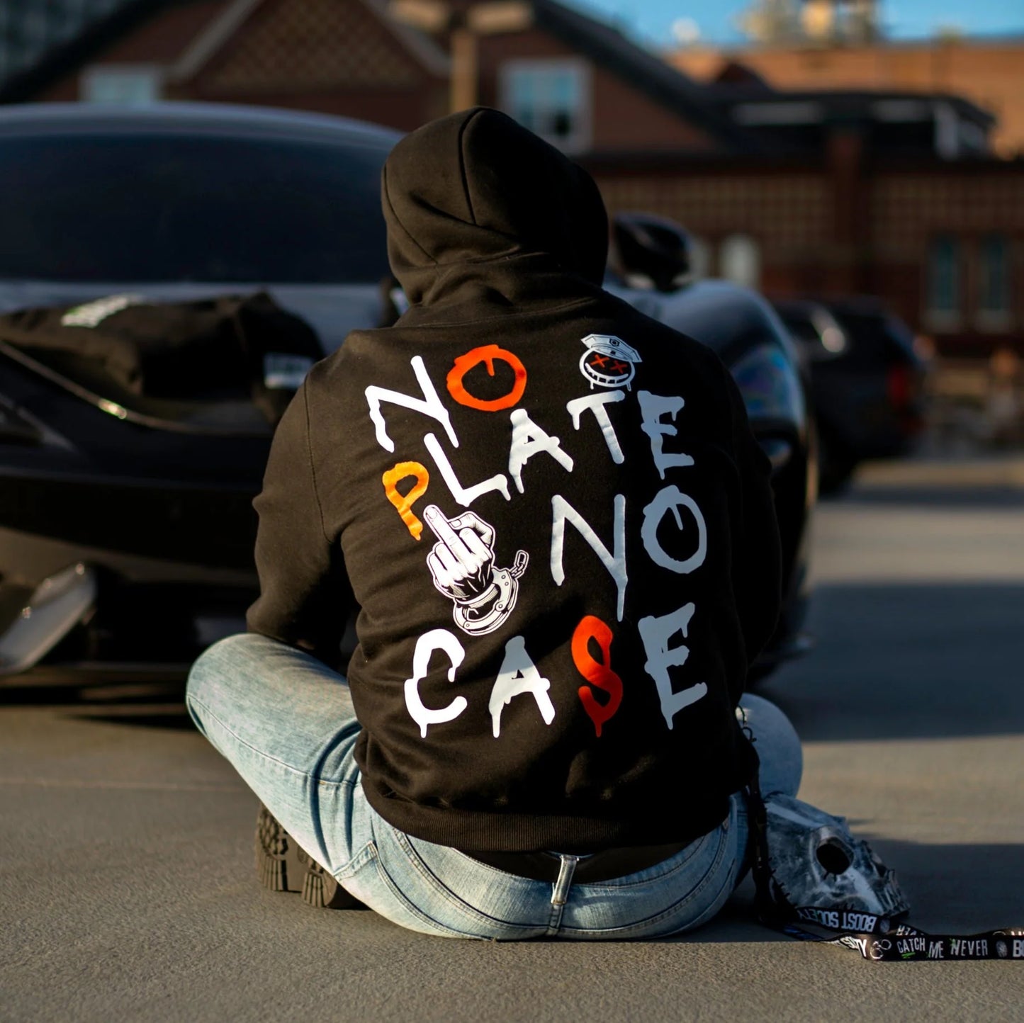 NO PLATE NO CASE. HOODIE